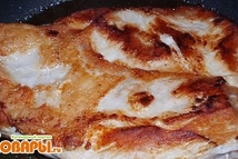 Шаг 3: Обжариваем мясо до симпатичной корочки …