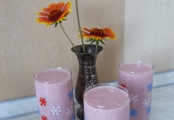 Клубничное молоко