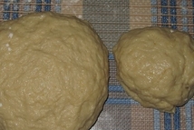 Шаг 2: Вливаем остывшее масло, и постепенно …