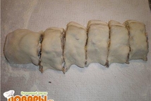 Шаг 4: Нарезать рулетики ломтиками толщиной 2-2,5 …