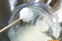 Шаг 7: Наколоть на тоненькие бамбуковые шпажки, …