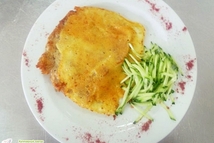 Шаг 7: Гарнируют готовую отбивную.Готово. Приятного аппетита!