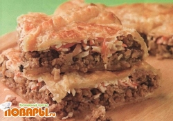 Рецепт: Пирог слоеный с крабовыми палочками