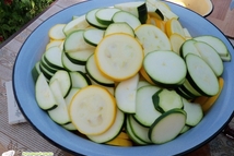 Шаг 1: Отобрать молодые кабачки, тщательно вымыть. …