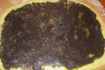 Шаг 7: Смазать тесто маслом и распределить …