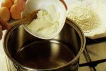 Шаг 1: Налейте в кастрюлю воду, добавьте …