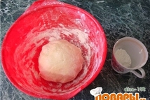 Шаг 3: белки - в холодильник, желтки …