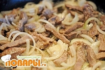 Шаг 1: Начнем приготавливать подливу, я взяла …