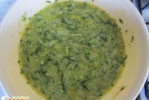 Шаг 4: Основа для блинчиков из кабачка …