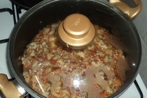 Шаг 3: Добавить помидоры, перемешать, посолить по …