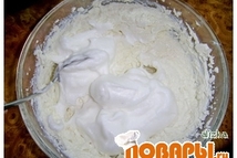 Шаг 7: Творог перетереть с 100 г …