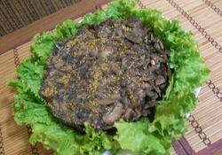 Рецепт: Салат из говядины, грибов и свеклы