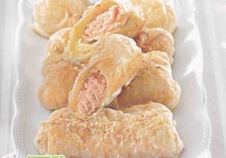 Рецепт: Лосось в тесте с соусом из киви  