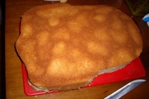 Шаг 2: Когда корж остыл, нужно острым …