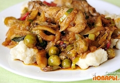 Куриные окорочка в томате с ёжиками