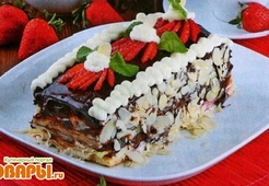 Клубничный торт с творожно-кофейным кремом