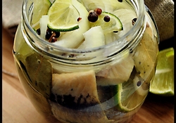 Рецепт: Сельдь, маринованная  с лаймом