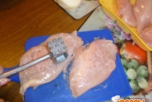 Шаг 1: Куриное филе хорошо отбить и …