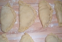 Шаг 3: Сформировать пирожки.