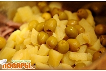 Шаг 9: Теперь соединим все ингредиенты: Огурцы …