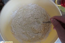 Шаг 2: Делаем тесто. Для этого соду …