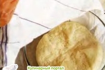 Шаг 6: Накройте тесто кухонным полотенцем и …