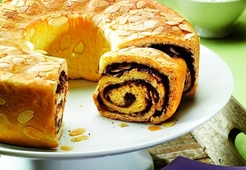 Дрожжевая косичка с нугой