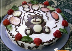 Рецепт: Торт с шоколадной крошкой и клубникой