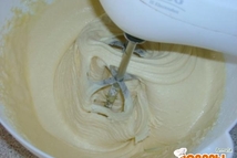 Шаг 1: В большой ёмкости смешиваем муку, …