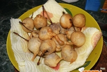 Шаг 5: Готовые черешенки посыпаем сахарной пудрой. …