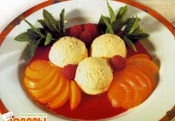 Персики с мороженым