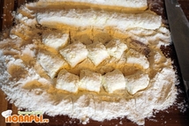 Шаг 4: Кладем кучкой небольшое количества нашего …