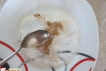 Шаг 8: Берем 3-4 ст. ложки сахара …