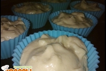 Шаг 2: Влить кефир, всыпать разрыхлитель и …