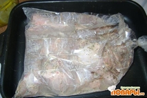 Шаг 2: Сложить в рукав для запекания …