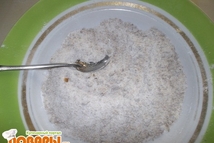 Шаг 3: Сахар и грецкие орехи перемолоть …