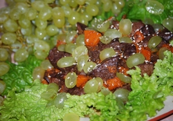 Рецепт: Салат из куриной печени, тыквы и винограда