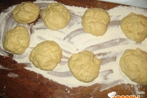 Шаг 2: Разделать его на шарики. Их …