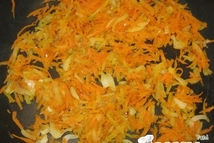 Шаг 3: Делаем пережарку из тонко порезанного …