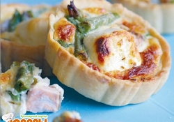 Рецепт: Пирожки с семгой и сыром