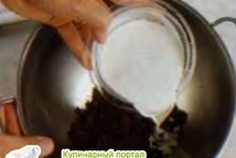 Шаг 2: Влейте сливки в шоколад и …